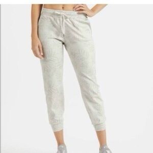 Vuori Performance Women's DreamKnit Joggers in Palm Leaf